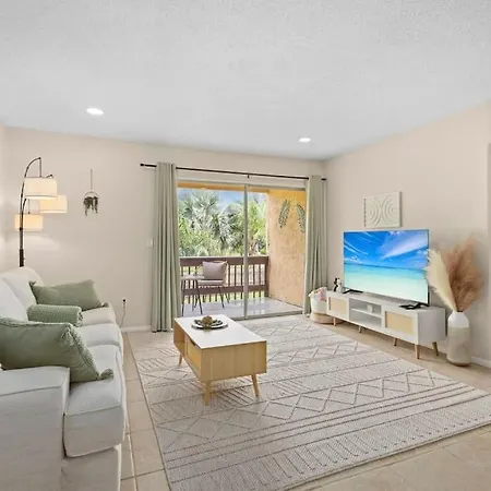 Boho Style 2Bd 1 Bath Condo Heated Pool, 6 Min Siesta